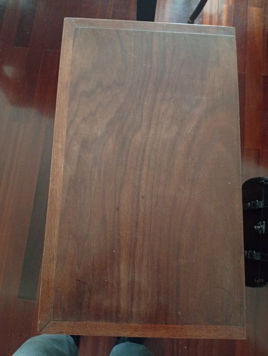 Móvel pequeno em madeira com 4 gavetas