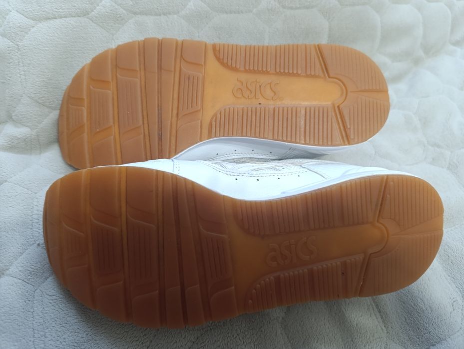 Жіночі кросівки ASICS 24,5 см білі оригінал