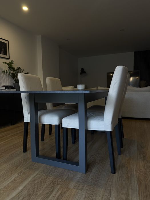 Mesa de jantar preta