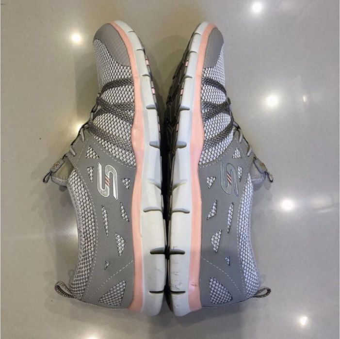 Кросівки жіночі Skechers  р.38,5