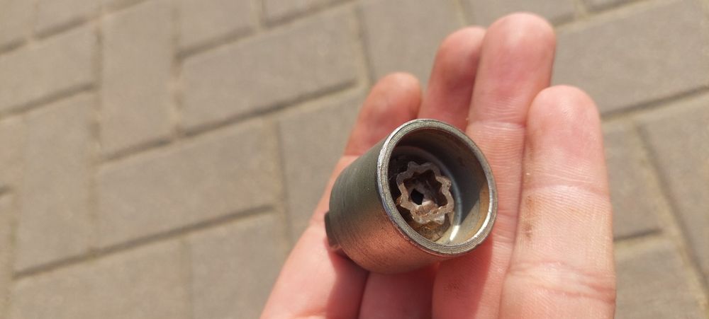 Śruby szpilki zabezpieczające, antykradzieżowe