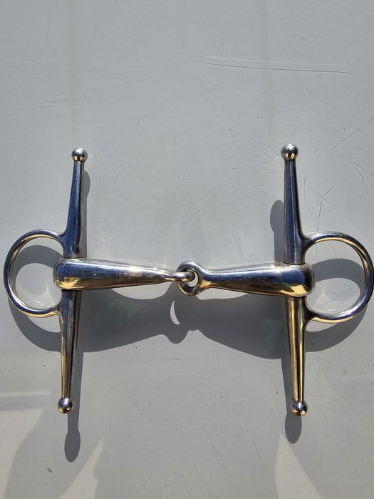 Selim de cavalo com acessórios