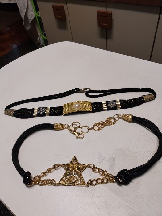 Dois cintos que tenho com álguns  anos  mas agora não  uso