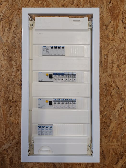 Rozdzielnica Eaton 4x12 podtynkowa