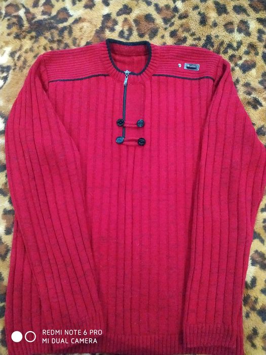 Джемпер  вишневого кольору ,чоловічий.