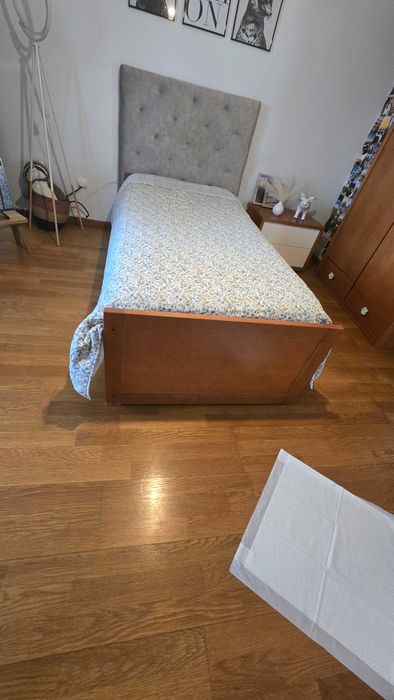 Cama moderna com colchão
