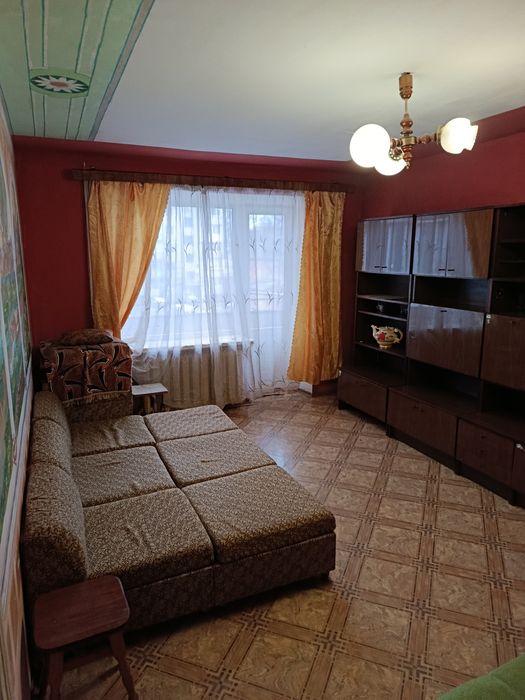 Одна лкрема кімнатиа в трехкімнатьній квартирі..Район привокзальний