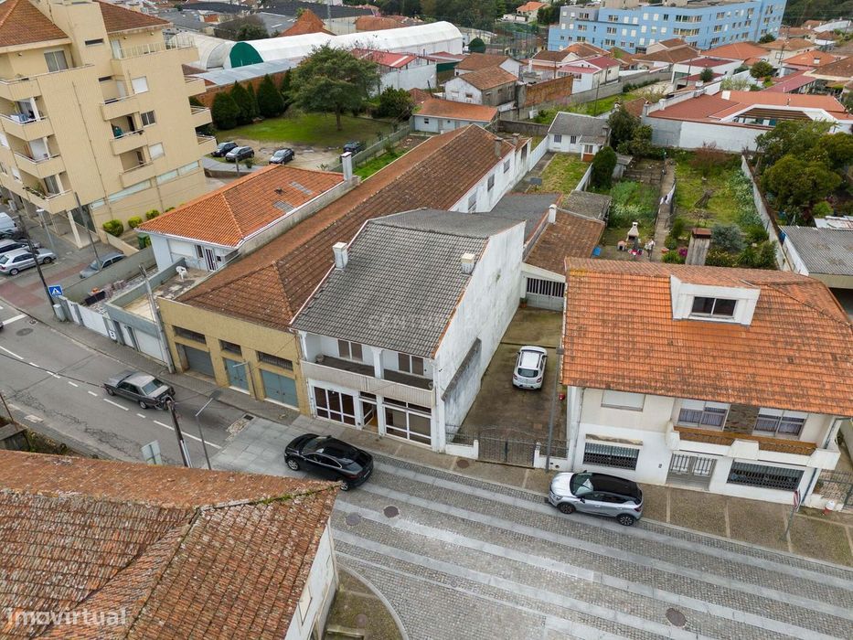 Moradia Inacabada para comércio e habitação ou duas habitações