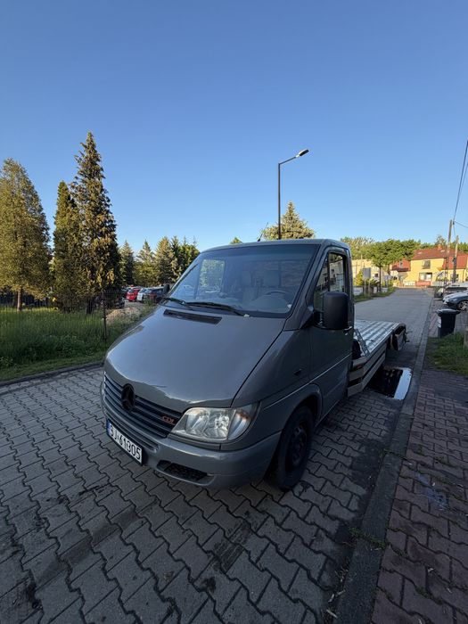Mercedes Sprinter z nowyn najazdem plus wyciagarka.