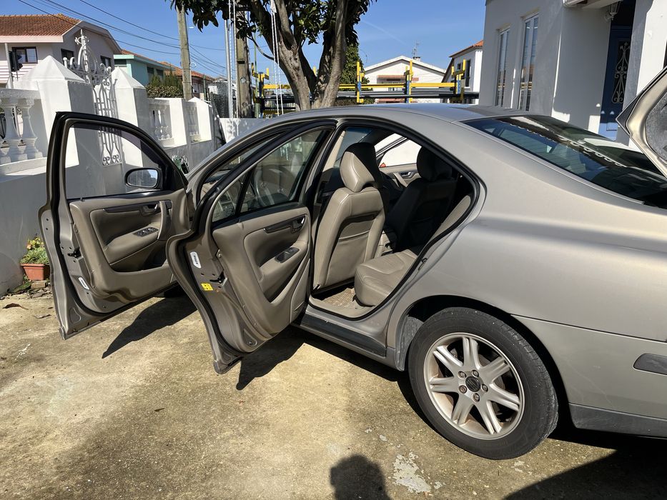 Volvo S60 2.0T - quilometragem baixa para idade carro