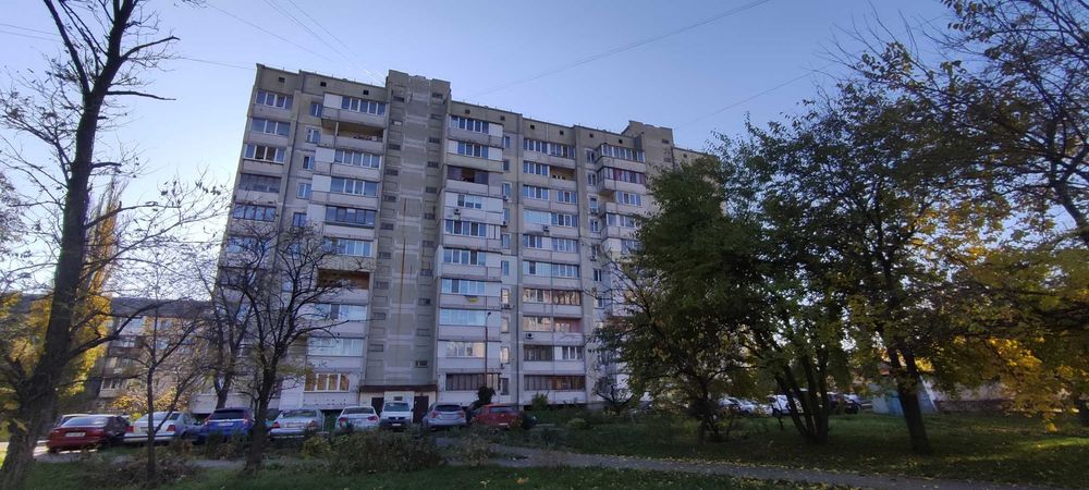 Дарницька площа, Соцмісто, Гашека 7 А,