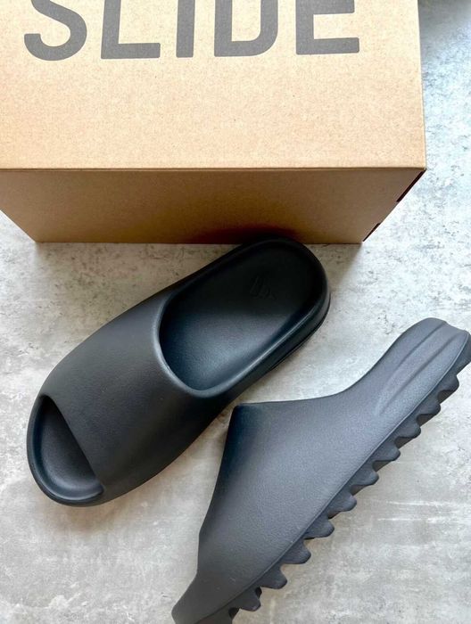 Yeezy_Slide_onyx_Czarny 42