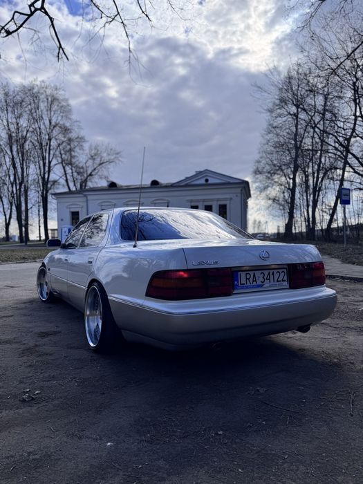 Lexus LS 400 UCF 10