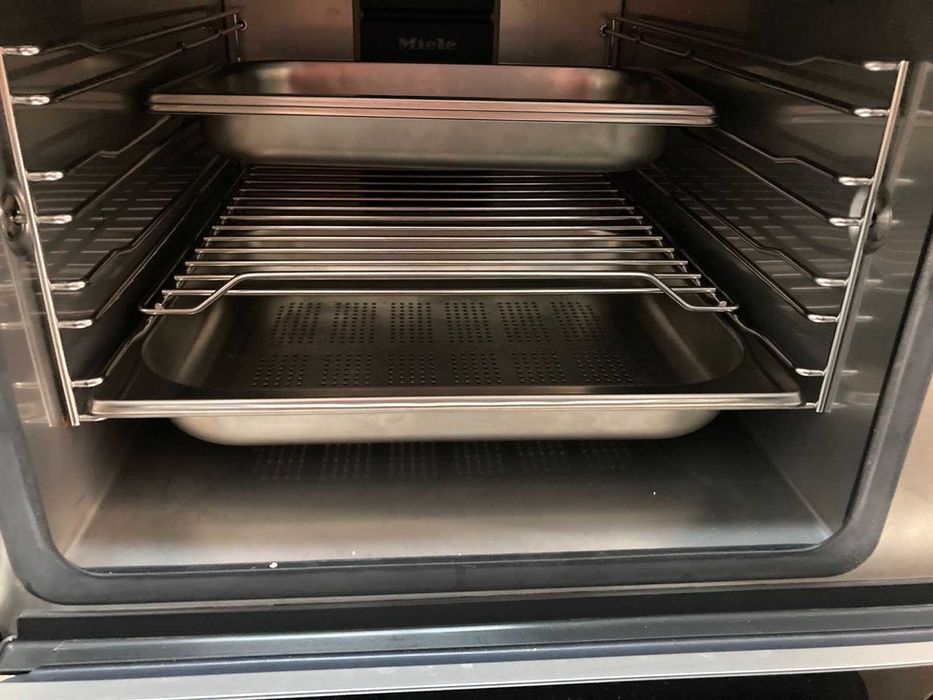 Парова шафа DG 6800 Clean Steel Miele