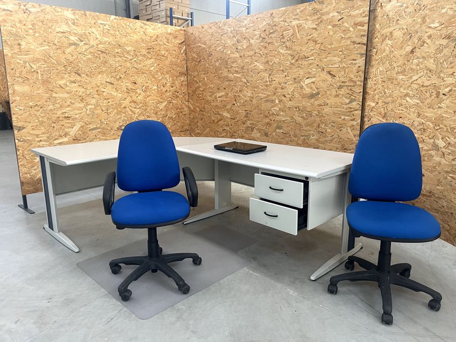 Secretárias e mobiliário de escritório