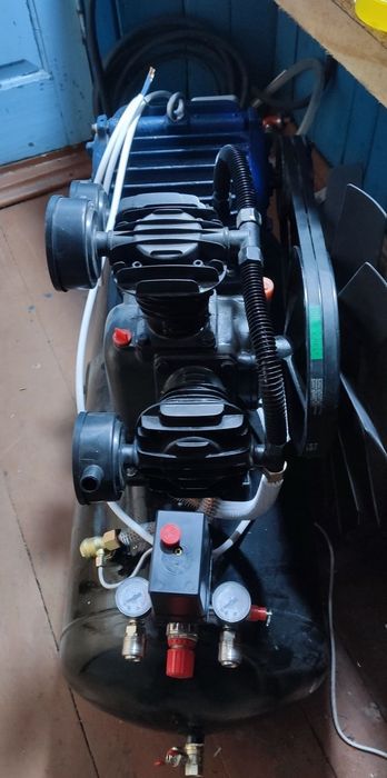 Компрессор поршневой выход 500л!!! баллон 90л  головка 3065 intertool