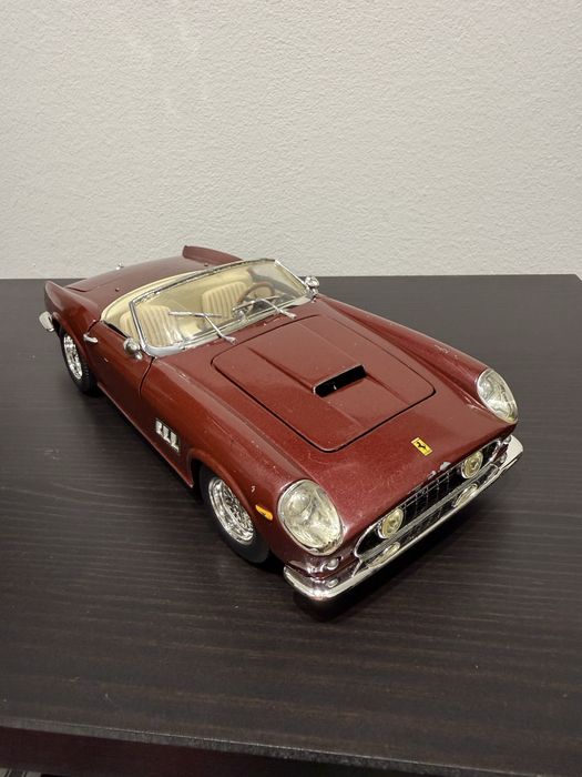 Ferrari 250 GT Califórnia 1/18