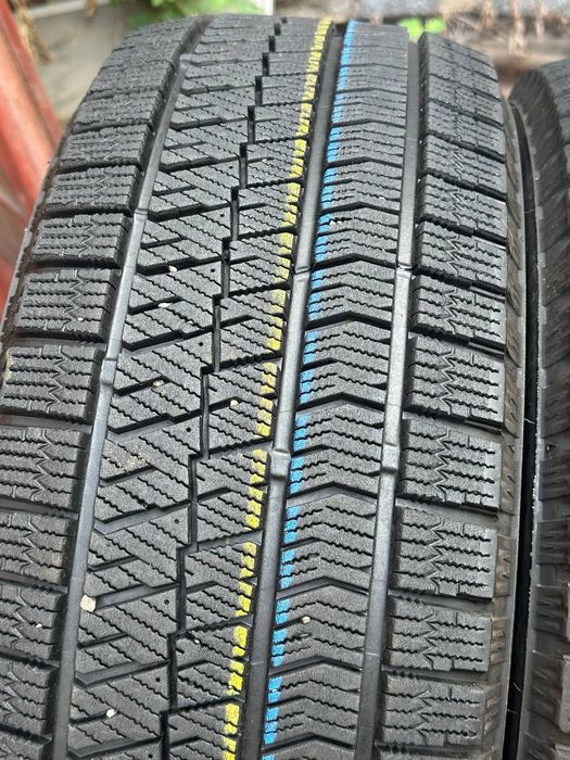 Шины БУ 205 55 R 16 Bridgestone blizzak VRX 2 Зима Комплект резина