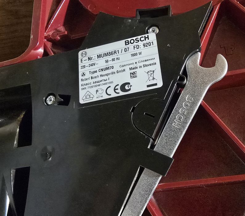 Robot kuchenny Professional MUM86R1 czerwony Bosch o mocy 1600 W