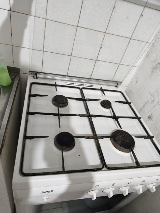 Fogão 4 bocas e forno