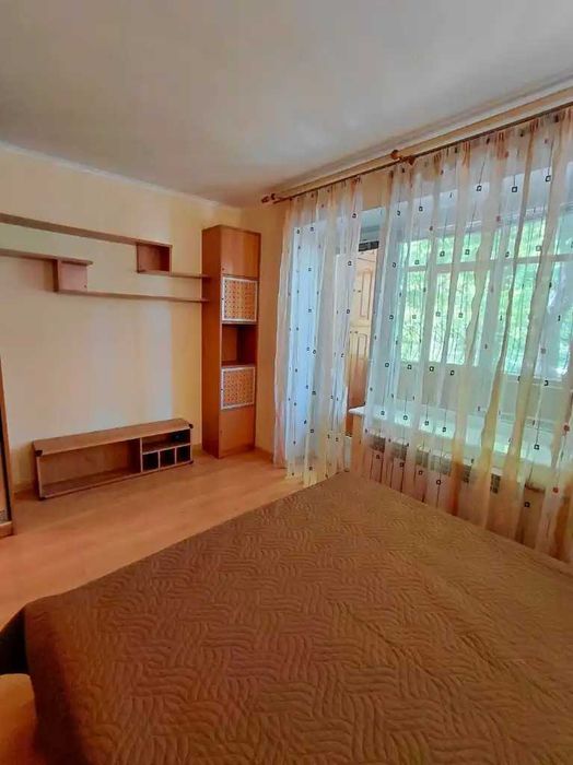 Продаж 1 кімнатної квартири на пр. О.Поля, низ.