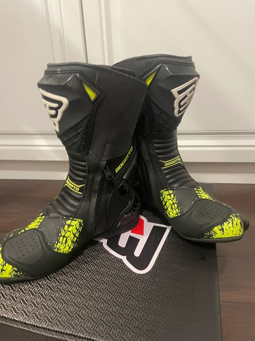 Мотоботи трекові Bogotto