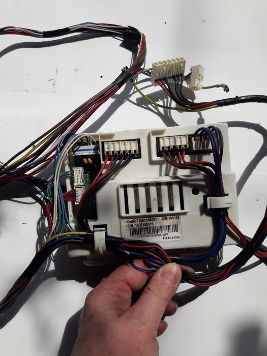 Запчасти " indesit " ,двигатель и комплектующие.