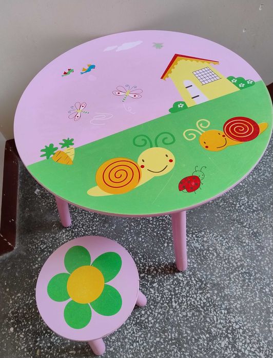 Stojak podstawka stołek, wieszak na ubrania drewniany plastikowy