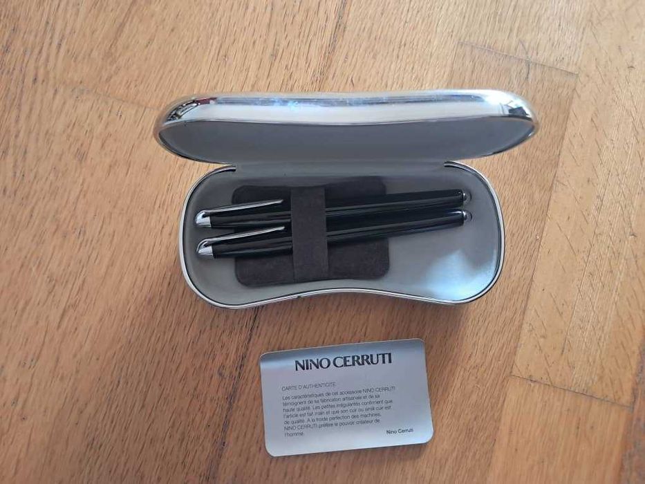 caixa com conjunto de canetas Nico Cerruti