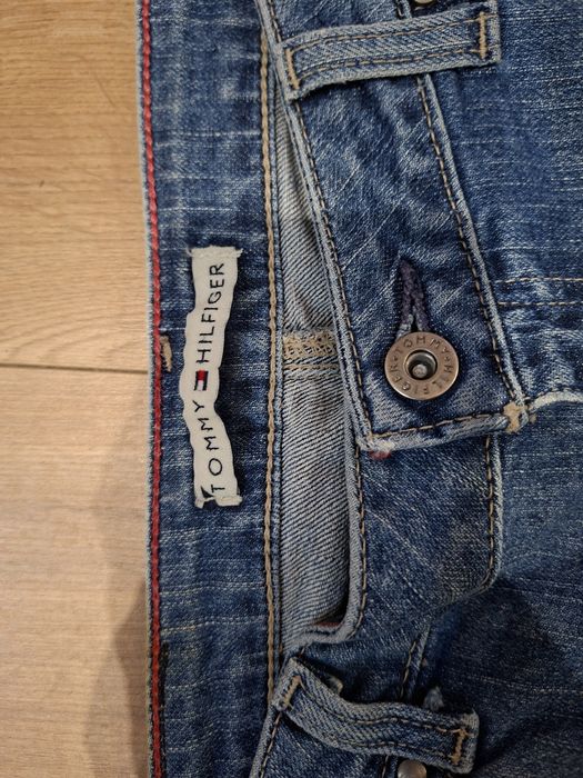 Kultowe jeansy Tommy Hilfiger Bootcut Flare