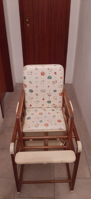 Mesa e cadeira de bebé