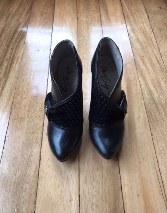 Botins pretos em pele da Miss Sixty