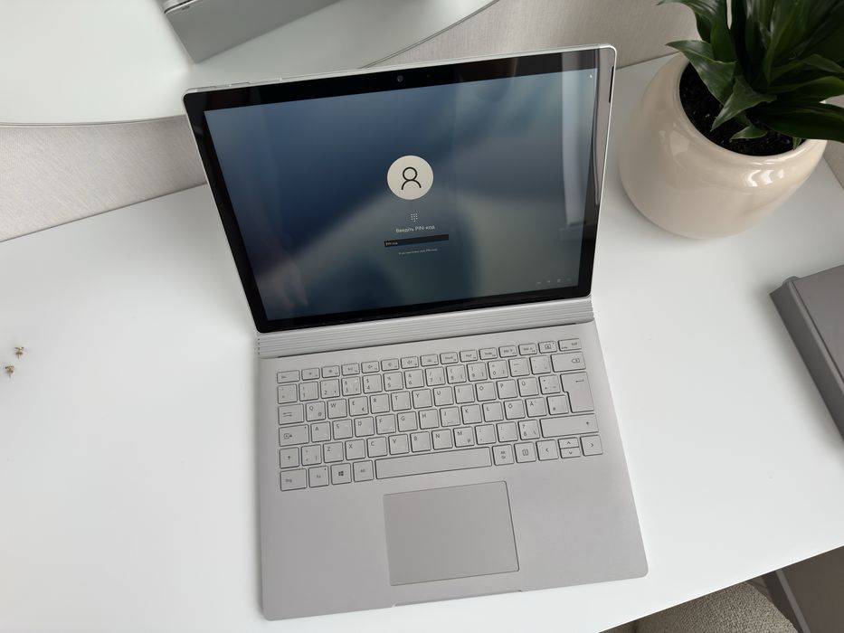 Продам Microsoft Surface Book 2 i7 ідеал