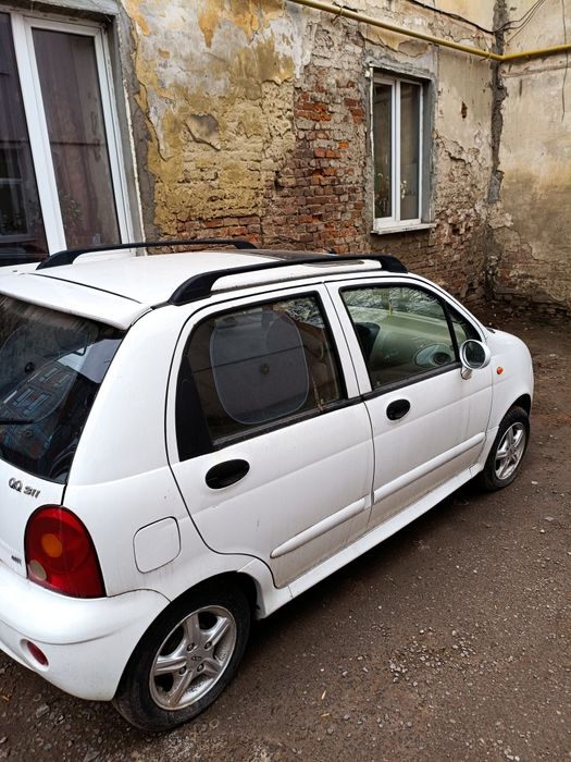 Продам гарний майже новий автомобіль