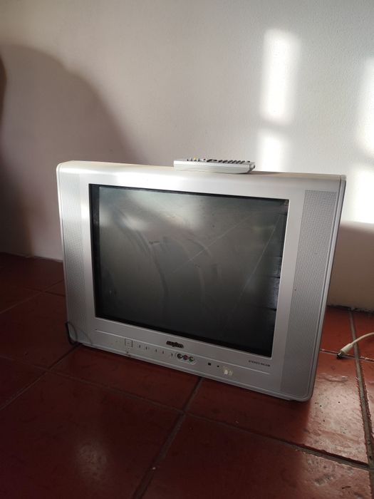 Televisão Sanyo com Comando