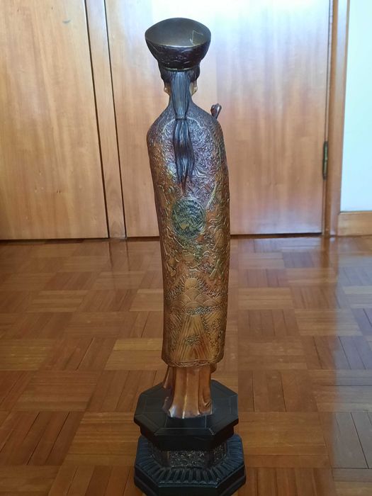 Escultura chinesa em resina -  figura feminina - 55 cm