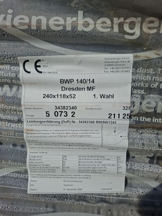 Klinkier pozostałości po budowie