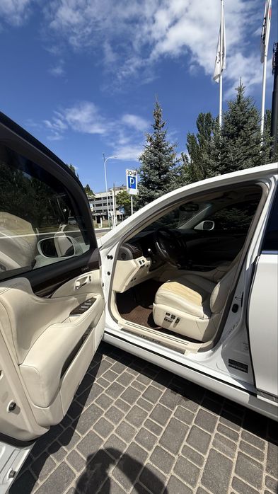 Lexus ls 600 hl в очень хорошем состоянии весь в родной краске!
