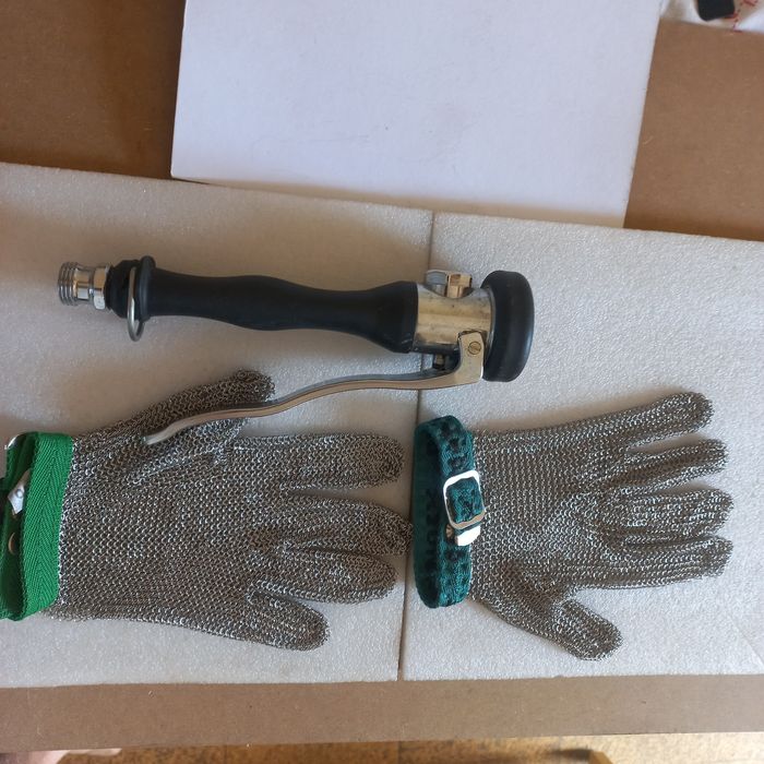 Chuveito+Luvas de protecção em malha inox