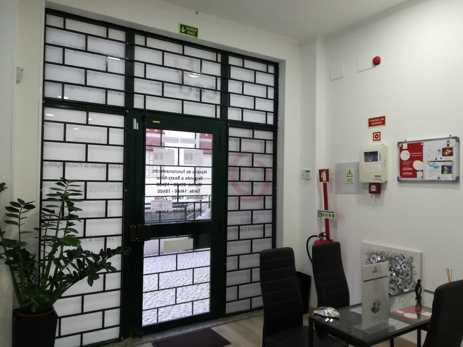 FOR SALE - Commercial Space - Av. Bento de Jesus Caraça No. 166A - Setúbal