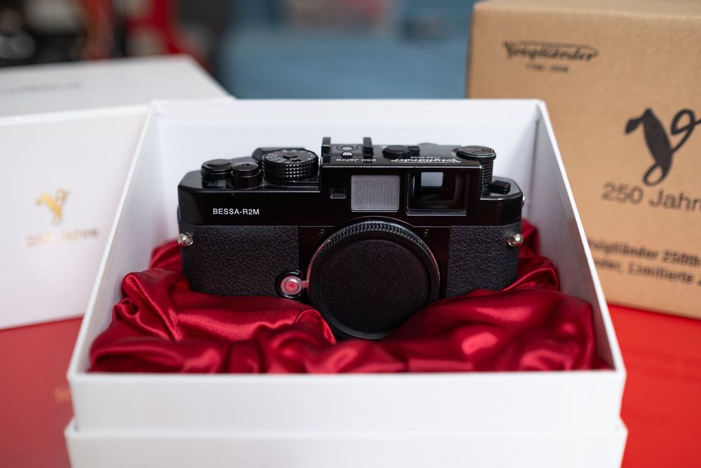 Voigtlander BESSA-R2M 250th Anniversary Set -Czarny