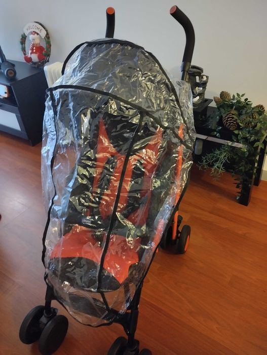 Carrinho de Bebé Chicco com Capa de Chuva