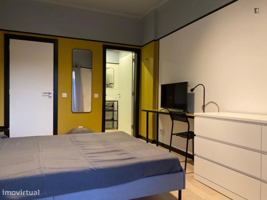 Quarto - localizado em Setubal