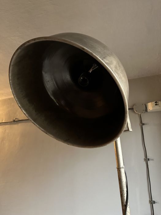 Lampa podlogowa na kolkach loft