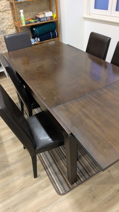 Mesa e 5 cadeiras