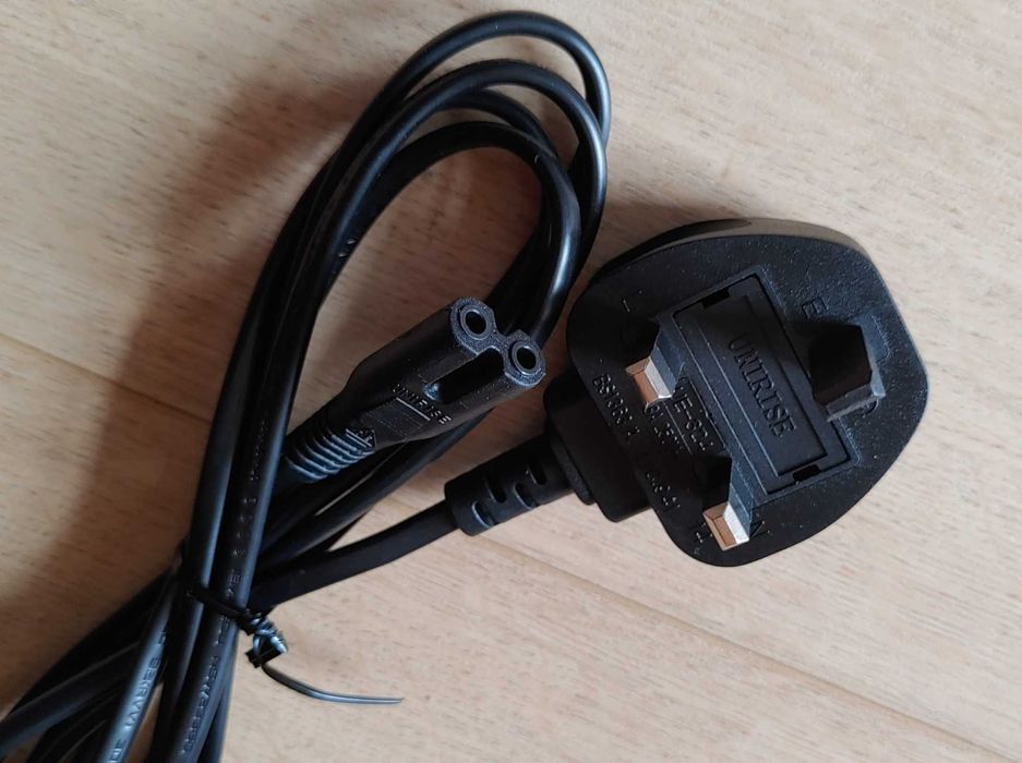 Nowy kabel zasilający sieciowy IEC C7 wtyk UK czarny