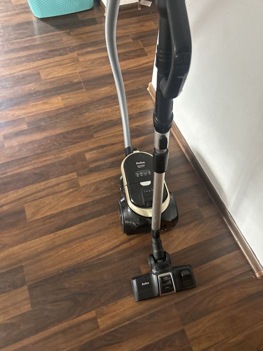Odkurzacz Amica Akman 900W