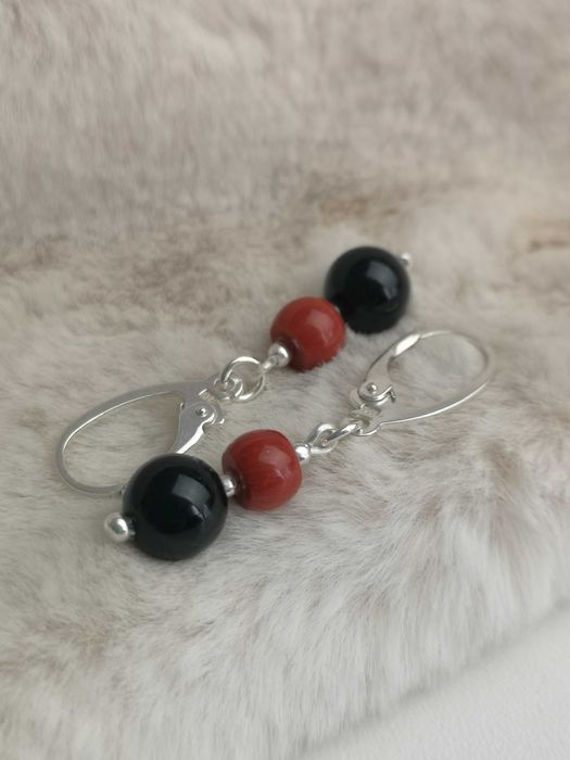 srebrne kolczyki onyks i koral