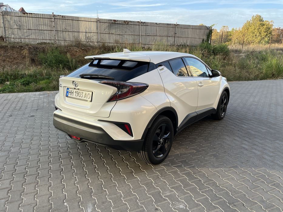 Toyota C-HR 2019 офіційна