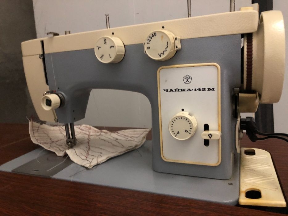 Швейная машинка Чайка 142 М + электропривод + педаль скорости: 1 350 ...
